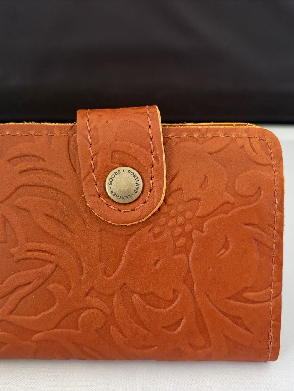 Portland Leather Wallet Bi-fold Embossed Leather Honey Brown,